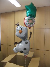 BOXからオラフが飛び出て 「メリーXmas!!」夢が広がるギフトです(^v^)